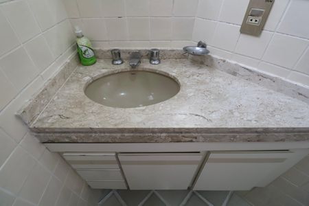 Apartamento para alugar com 336m², 4 quartos e 2 vagas Apartamento para alugar com 336m², 4 quartos e 2 vagasBanheiro da Suíte 1