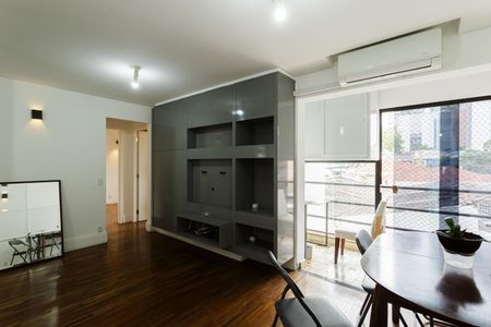 Apartamento à venda com 2 quartos, 61m² em Vila Uberabinha, São Paulo
