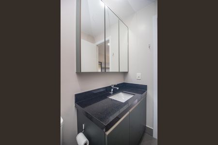 Banheiro de kitnet/studio para alugar com 1 quarto, 36m² em Teresópolis, Porto Alegre