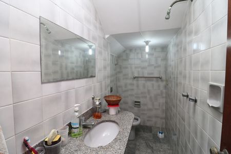 Casa à venda com 450m², 5 quartos e 4 vagasGaragem - Banheiro