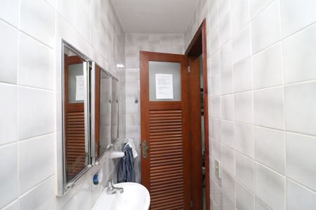 Casa à venda com 450m², 5 quartos e 4 vagasBanheiro de Serviço 1