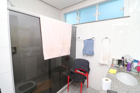 Casa à venda com 450m², 5 quartos e 4 vagasBanheiro da Suite 1