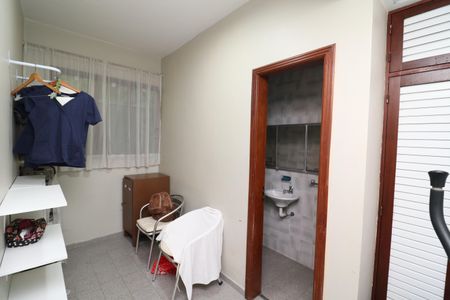 Casa à venda com 450m², 5 quartos e 4 vagasQuarto de Serviço