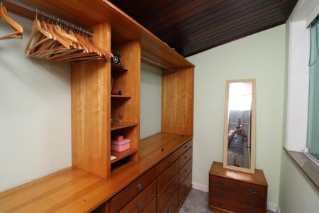 Casa à venda com 450m², 5 quartos e 4 vagasSemi Suíte 1