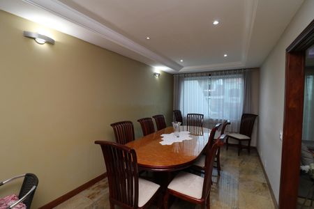 Casa à venda com 450m², 5 quartos e 4 vagasSala