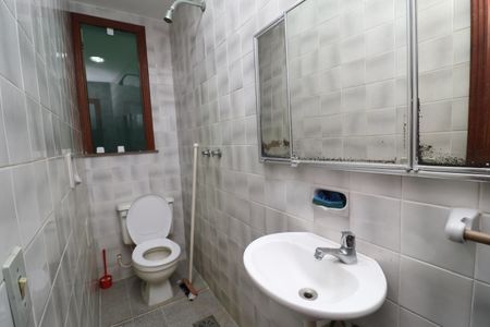 Casa à venda com 450m², 5 quartos e 4 vagasBanheiro de Serviço 1