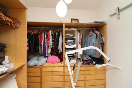 Casa à venda com 450m², 5 quartos e 4 vagasCloset da Suíte 2