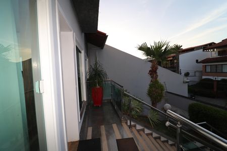 Casa à venda com 450m², 5 quartos e 4 vagasÁrea Externa