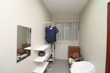 Casa à venda com 450m², 5 quartos e 4 vagasQuarto de Serviço