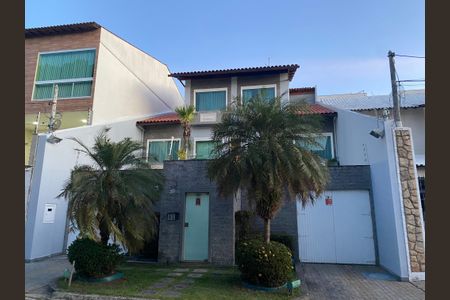 Casa à venda com 450m², 5 quartos e 4 vagasFachada