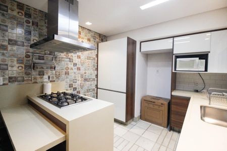 Casa à venda com 284m², 3 quartos e 4 vagas Casa à venda com 284m², 3 quartos e 4 vagasCozinha