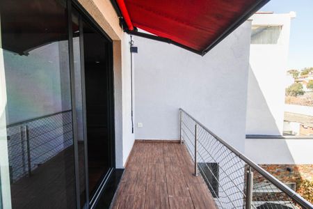 Casa à venda com 284m², 3 quartos e 4 vagas Casa à venda com 284m², 3 quartos e 4 vagasVaranda