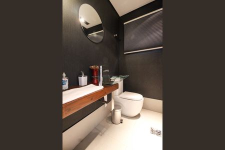 Casa à venda com 284m², 3 quartos e 4 vagas Casa à venda com 284m², 3 quartos e 4 vagasLavabo