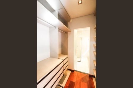 Casa à venda com 284m², 3 quartos e 4 vagas Casa à venda com 284m², 3 quartos e 4 vagasCloset