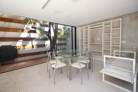 Casa à venda com 284m², 3 quartos e 4 vagas Casa à venda com 284m², 3 quartos e 4 vagasÁrea Externa