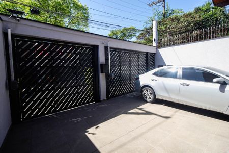 Casa à venda com 284m², 3 quartos e 4 vagas Casa à venda com 284m², 3 quartos e 4 vagasGaragem