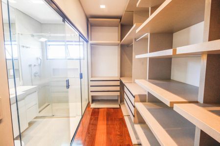 Casa à venda com 284m², 3 quartos e 4 vagas Casa à venda com 284m², 3 quartos e 4 vagasCloset