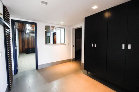 Casa à venda com 284m², 3 quartos e 4 vagas Casa à venda com 284m², 3 quartos e 4 vagasQuarto de serviço 1