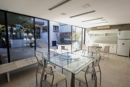 Casa à venda com 284m², 3 quartos e 4 vagas Casa à venda com 284m², 3 quartos e 4 vagasÁrea Externa