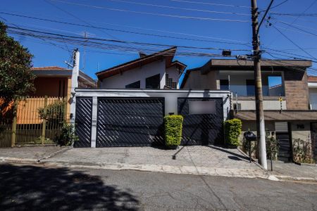 Casa à venda com 284m², 3 quartos e 4 vagas Casa à venda com 284m², 3 quartos e 4 vagasFachada