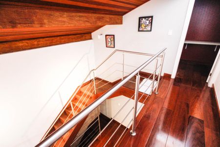 Casa à venda com 284m², 3 quartos e 4 vagas Casa à venda com 284m², 3 quartos e 4 vagasCorredor