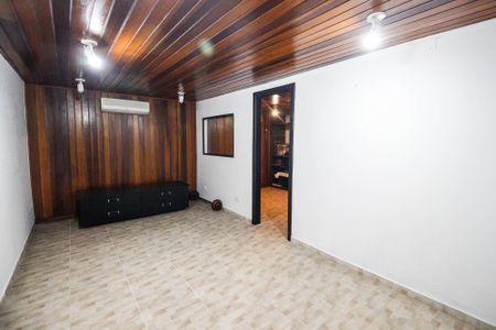 Casa à venda com 284m², 3 quartos e 4 vagas Casa à venda com 284m², 3 quartos e 4 vagasQuarto de serviço 2