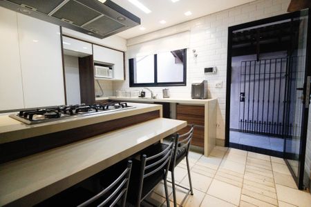 Casa à venda com 284m², 3 quartos e 4 vagas Casa à venda com 284m², 3 quartos e 4 vagasCozinha