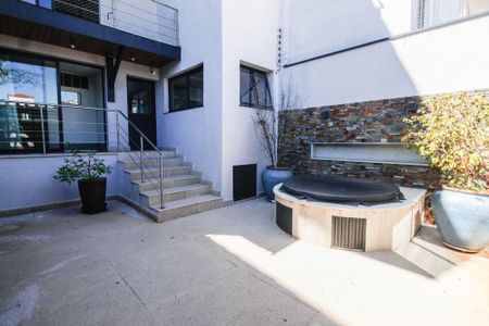 Casa à venda com 284m², 3 quartos e 4 vagas Casa à venda com 284m², 3 quartos e 4 vagasÁrea Externa