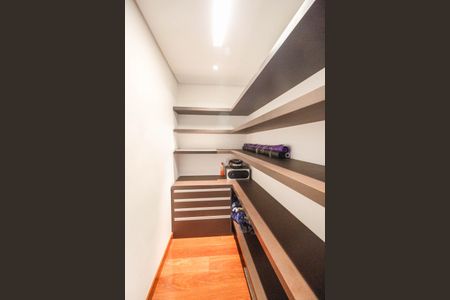 Casa à venda com 284m², 3 quartos e 4 vagas Casa à venda com 284m², 3 quartos e 4 vagasDespensa