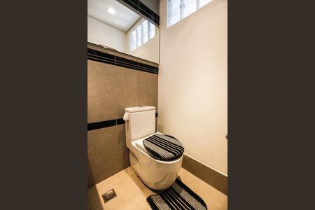 Casa à venda com 284m², 3 quartos e 4 vagas Casa à venda com 284m², 3 quartos e 4 vagasBanheiro de serviço 1