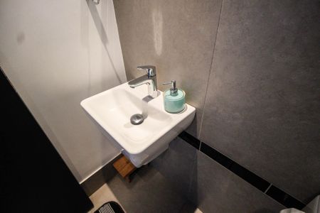 Casa à venda com 284m², 3 quartos e 4 vagas Casa à venda com 284m², 3 quartos e 4 vagasBanheiro de serviço 1