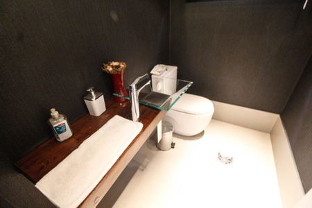 Casa à venda com 284m², 3 quartos e 4 vagas Casa à venda com 284m², 3 quartos e 4 vagasLavabo