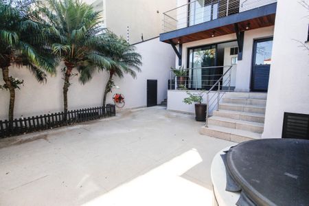 Casa à venda com 284m², 3 quartos e 4 vagas Casa à venda com 284m², 3 quartos e 4 vagasÁrea Externa
