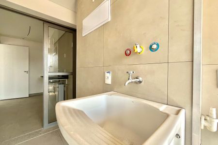 Apartamento à venda com 93m², 3 quartos e 2 vagas Apartamento à venda com 93m², 3 quartos e 2 vagasÁrea de Serviço