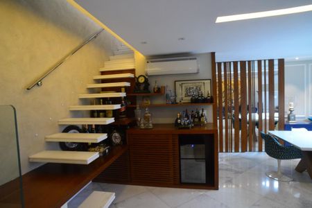 Escada de Acesso Piso Superior de apartamento à venda com 5 quartos, 366m² em Barra da Tijuca, Rio de Janeiro