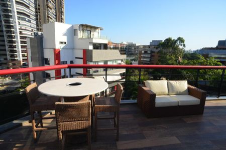 Apartamento à venda com 366m², 5 quartos e 4 vagasTerraço com Piscina