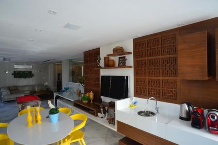 Apartamento à venda com 366m², 5 quartos e 4 vagasSala de TV