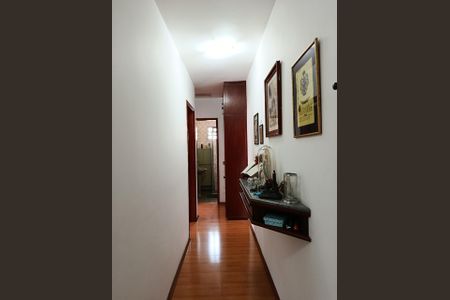 Casa à venda com 190m², 3 quartos e 2 vagasCorredor