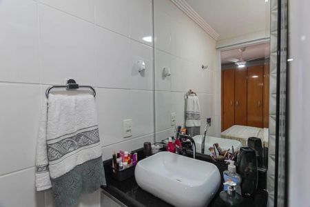 Apartamento à venda com 75m², 3 quartos e 2 vagas Apartamento à venda com 75m², 3 quartos e 2 vagasBanheiro da Suíte