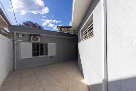 Casa à venda com 160m², 3 quartos e 4 vagas Casa à venda com 160m², 3 quartos e 4 vagasÁrea Externa