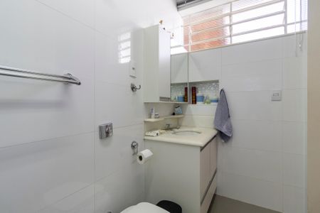 Casa à venda com 160m², 3 quartos e 4 vagas Casa à venda com 160m², 3 quartos e 4 vagasBanheiro da suíte