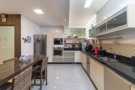 Casa à venda com 160m², 3 quartos e 4 vagas Casa à venda com 160m², 3 quartos e 4 vagasCozinha