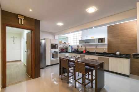 Casa à venda com 160m², 3 quartos e 4 vagas Casa à venda com 160m², 3 quartos e 4 vagasCozinha