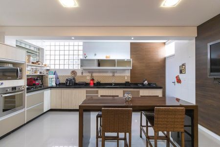 Casa à venda com 160m², 3 quartos e 4 vagas Casa à venda com 160m², 3 quartos e 4 vagasCozinha