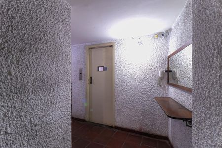 Apartamento à venda com 70m², 2 quartos e sem vagaHall social