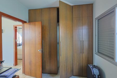 Apartamento à venda com 220m², 4 quartos e 2 vagasEscritório