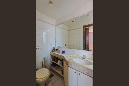 Apartamento à venda com 220m², 4 quartos e 2 vagasBanheiro da Suíte 1