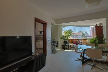 Apartamento à venda com 220m², 4 quartos e 2 vagasSala