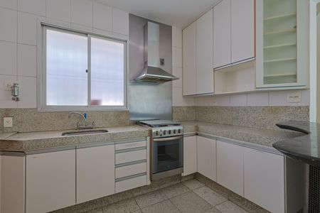 Apartamento à venda com 220m², 5 quartos e 2 vagas