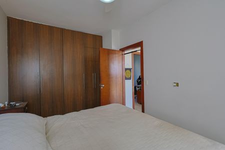 Apartamento à venda com 220m², 4 quartos e 2 vagasSuíte 2